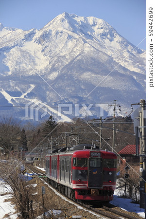 Winter Shinano Line 115 series and Myokoyama 59442699