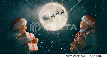 children with xmas presents children with xmas presents 59443070