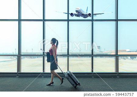 Business asian women leave luggage and meet Business asian women leave luggage and meet 59443757