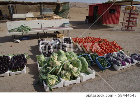 [Jordan] Goal Muzzler, vegetables sold beside the road 59444545