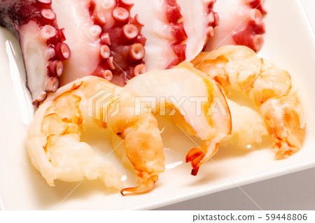 煮章魚和蝦。 59448806