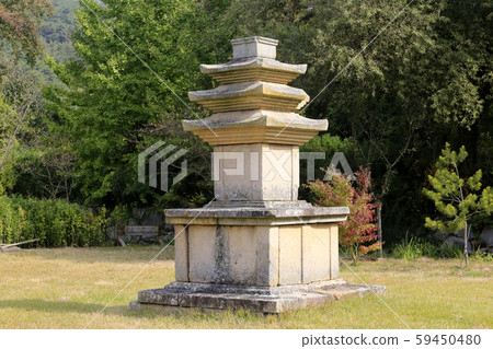 Gyeongbuk Cultural Heritage Book No. 95 Gyeongju Gamsansa Temple Three-story Stone Pagoda 59450480