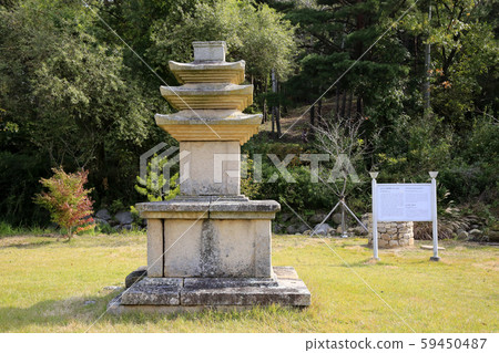Gyeongbuk Cultural Heritage Book No. 95 Gyeongju Gamsansa Temple Three-story Stone Pagoda 59450487