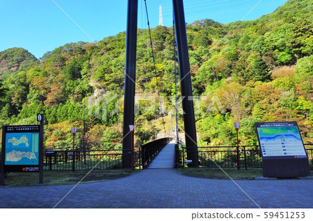 鬼怒川溫泉街景:初秋的鬼怒川橋與群山 鬼怒川溫泉街景:初秋的鬼怒川橋與群山 59451253