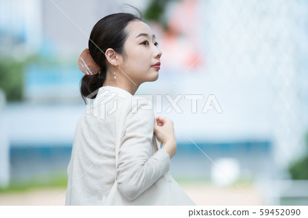 女性通勤 59452090