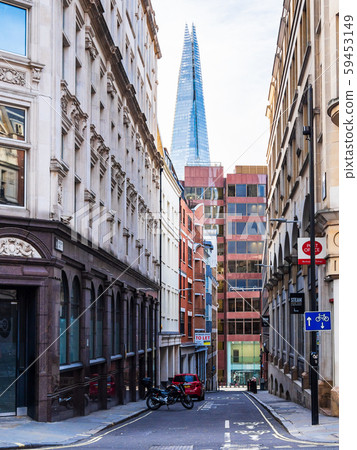 London alley vertical position 59453149