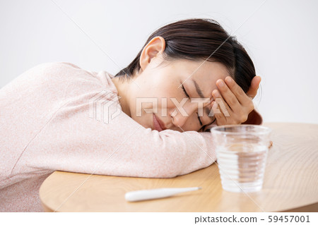 A woman with poor health 59457001