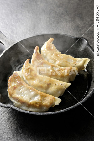 Hot grilled gyoza 59465347