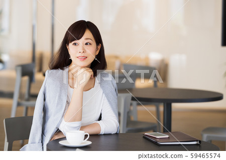 Cafe coworking female middle business business woman 59465574