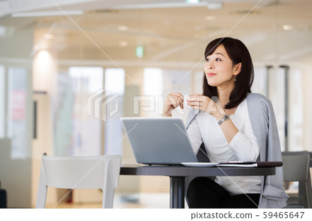 Cafe coworking female middle business business woman 59465647