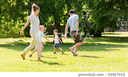 happy family playing at summer park 59467018