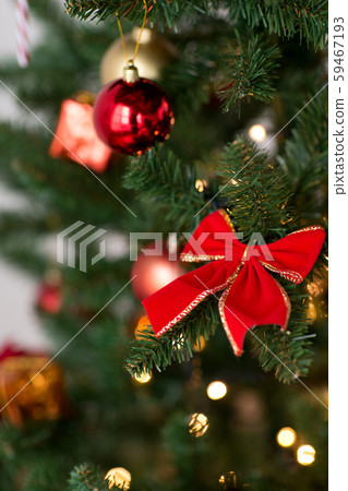 close up of decorations on christmas tree 59467193