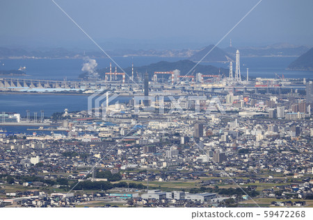 Overlooking the Marugame, Utazu, and Banno states in the Sanuki plain from the west to the east 59472268