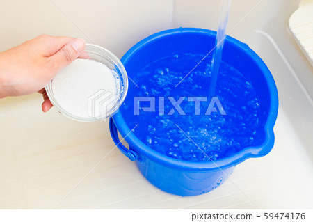 將水泵入檸檬酸桶中 59474176