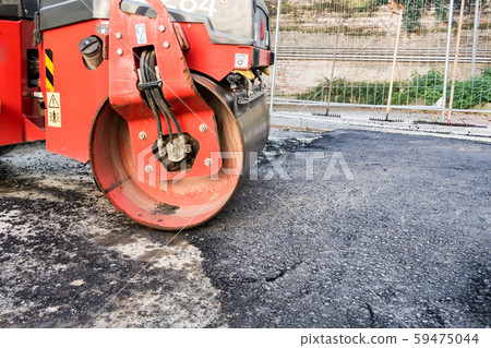 an asphalt roller an asphalt roller 59475044
