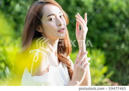 Woman beauty nature 59477465