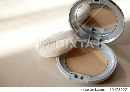 Powder foundation in a compact case Powder foundation in a compact case 59478507