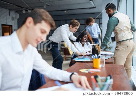 young businessmans team working with new startup project young businessmans team working with new startup project 59478900