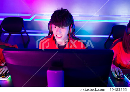 young pro cyber sport gamer 59483263