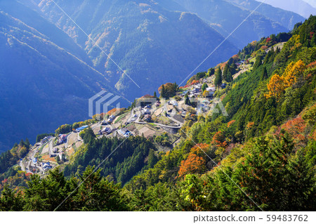 Shimoguri no Sato落在早晨的陽光下 59483762