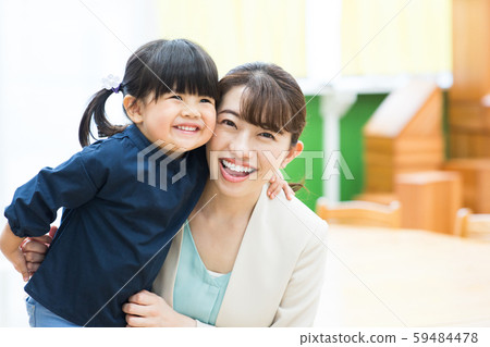 工作的媽媽和孩子 工作的媽媽和孩子 59484478