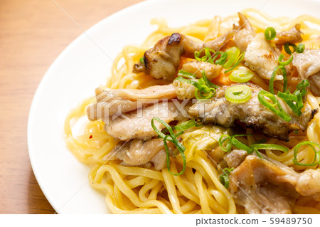 雞鹽炒麵。 雞鹽炒麵。 59489750