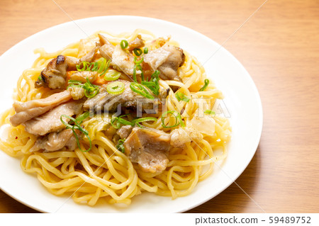 雞鹽炒麵。 雞鹽炒麵。 59489752