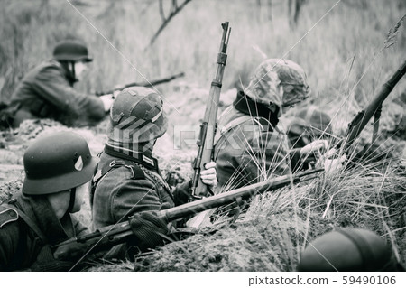 German soldiers with rifles in the trench 59490106