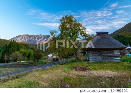 Hakusan Daisen, the desk hut (early morning on November 2, 2019) Hakusan Daisen, the desk hut (early morning on November 2, 2019) 59490301