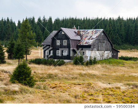 Old mountain hut 59500384
