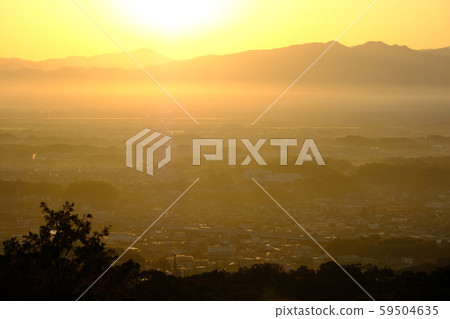 Dawn of the Nara Basin (Oji-cho, Kitakatsugi-gun, Nara Prefecture) 59504635