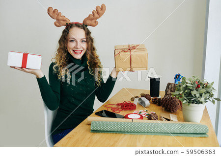 Pretty woman decorating presents 59506363