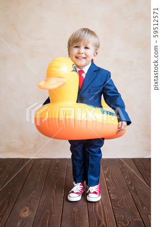 Happy young businessman ready to travel Happy young businessman ready to travel 59512571