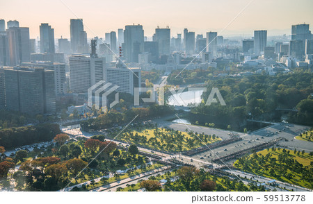 日本東京的城市景觀遊行,慶祝天皇的加冕歷史時刻(俯瞰火車線路)“慶祝線路” = 10天 日本東京的城市景觀遊行,慶祝天皇的加冕歷史時刻(俯瞰火車線路)“慶祝線路” = 10天 59513778