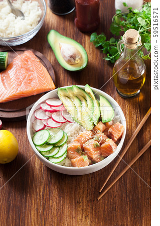 Poke bowl, traditional Hawaiian raw fish salad 59516571