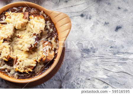 Delicious onion soup with croutons and cheese Delicious onion soup with croutons and cheese 59516595
