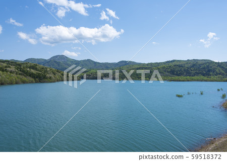 奧修湖大壩栗湖湖水源新鮮的綠色春天 59518372