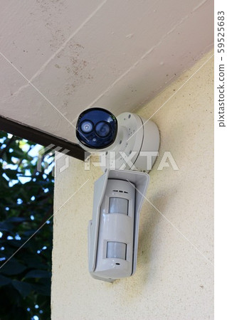 Anti-theft system with alarm and video. 59525683