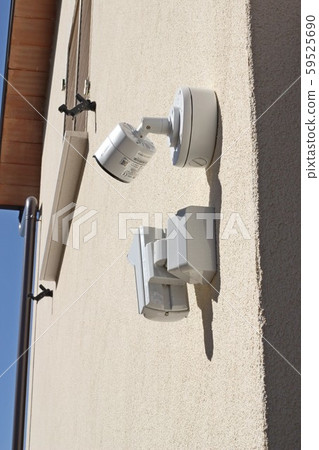 Anti-theft system with alarm and video. 59525690