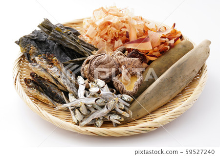 海帶,烤下巴,葡萄乾,香菇乾和魚乾 海帶,烤下巴,葡萄乾,香菇乾和魚乾 59527240