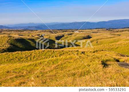 Daikanmine's autumn scenery and grass foliage [Aso City, Kumamoto Prefecture] 59533291