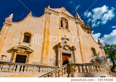 Detail of beautiful San Giuseppe Church on Piazza 59534086