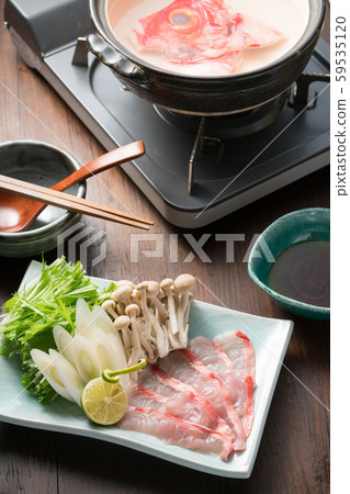 Shabu-shabu with golden eyes 59535120