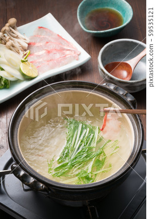 Shabu-shabu with golden eyes 59535121