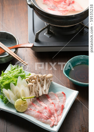 Shabu-shabu with golden eyes 59535238