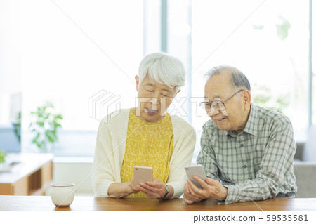 Senior couple smartphone Senior couple smartphone 59535581