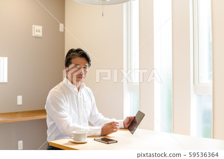 Middle businessman morning 59536364