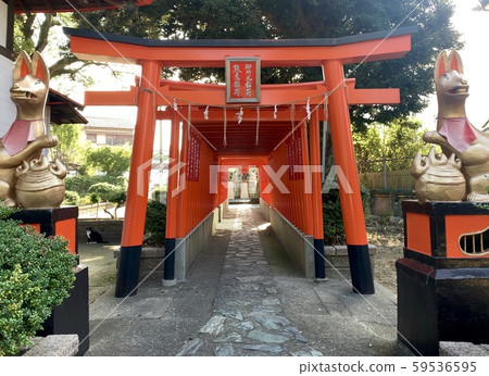 小神社中的千鳥居 59536595