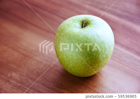 桌上的青蘋果 桌上的青蘋果 59536905