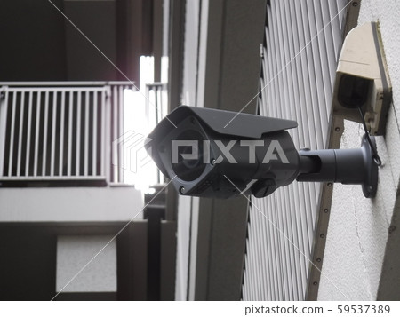 I will watch the surveillance camera. 59537389